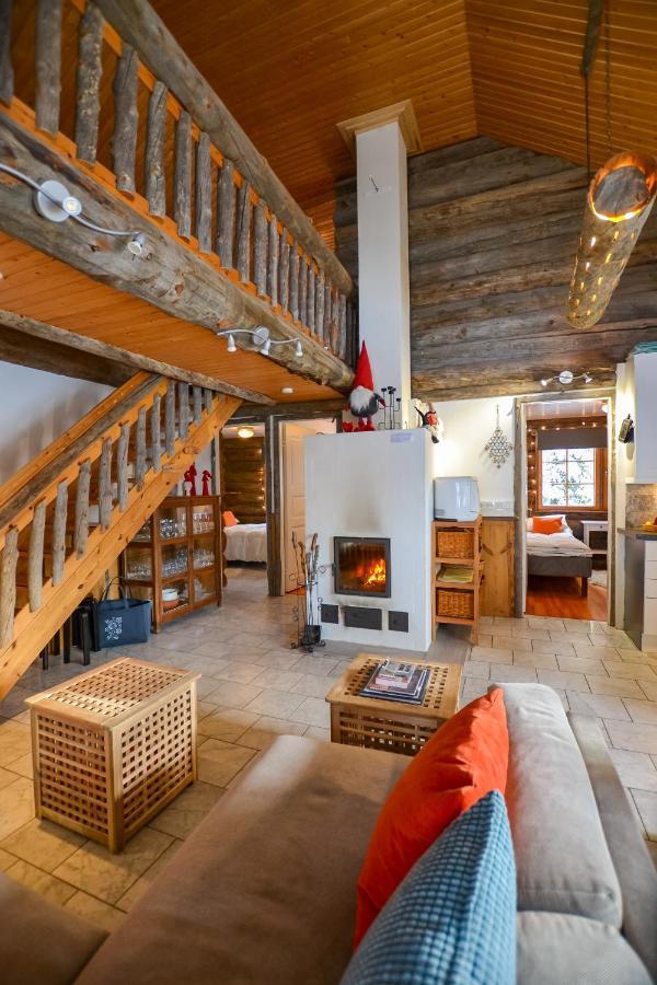 Holiday home Yllaeshilla Akaslompolo